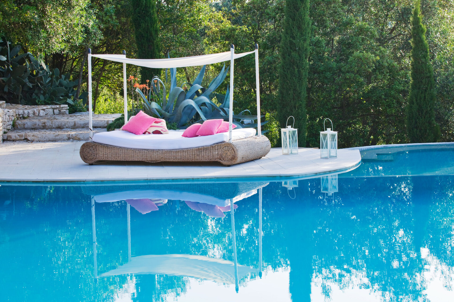 THE ROU ESTATE, CORFU THE SWIMMING POOL WITH A WICKER SEAT WITH AWNING AND PINK CUSHIONS